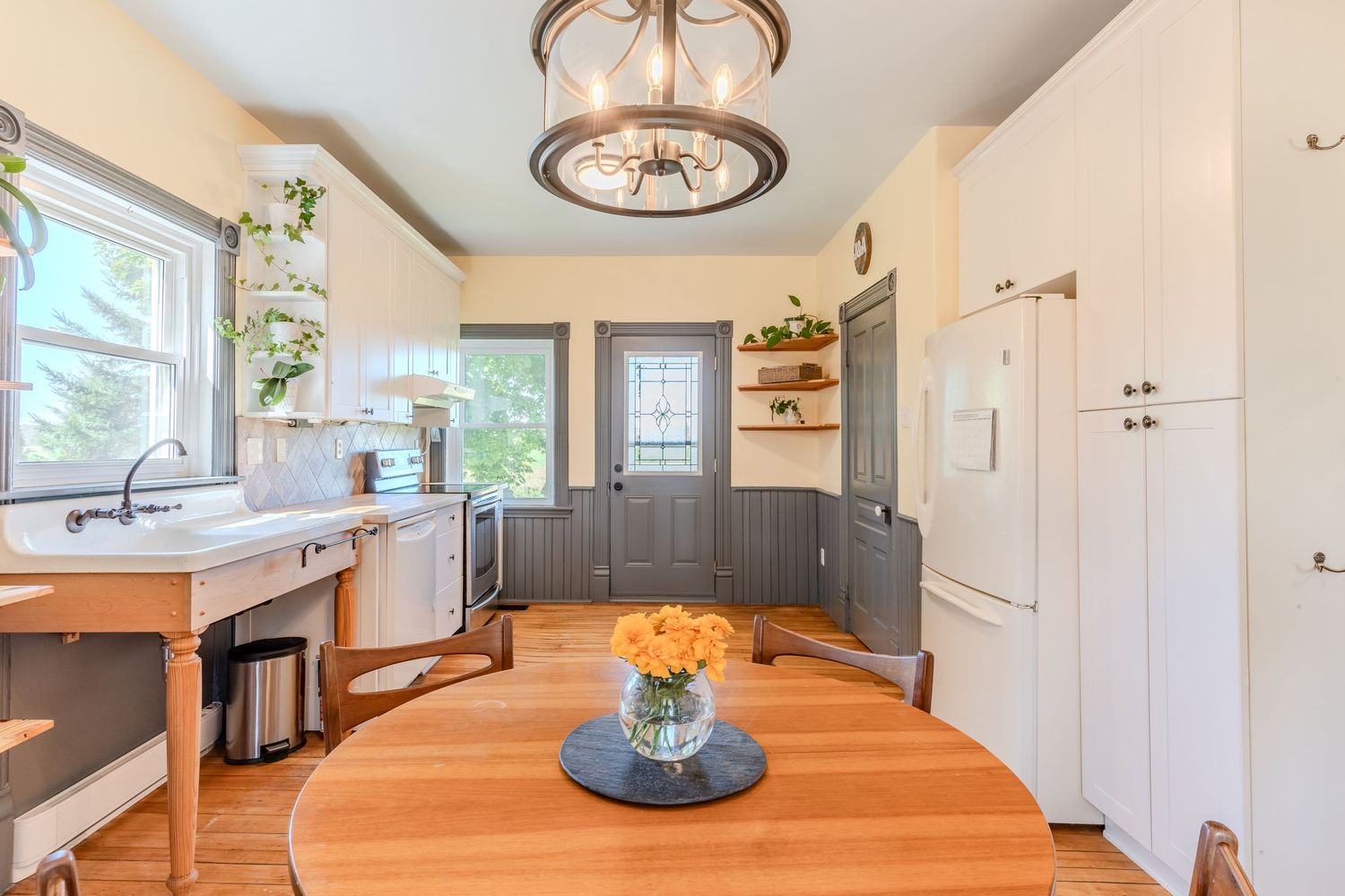 Real estate photography near me, Barrie, Richmond Hill, Newmarket, Orillia, Drone, 3D iGuide Tour, Floor plan