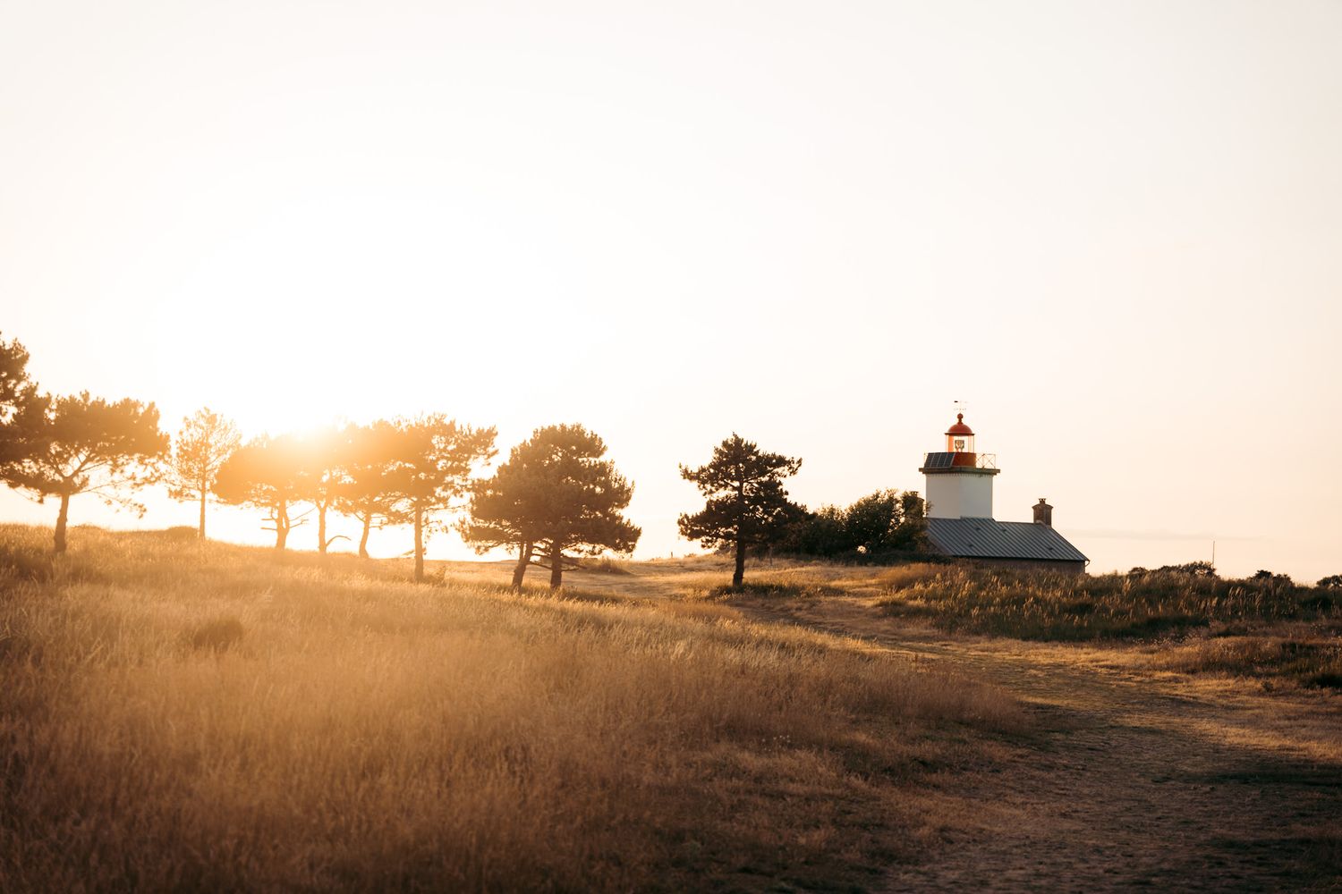 Phare de la pointe d'Agon Coutainville au coucher du soleil dans le département de la Manche en Normandie - Cotentin.
