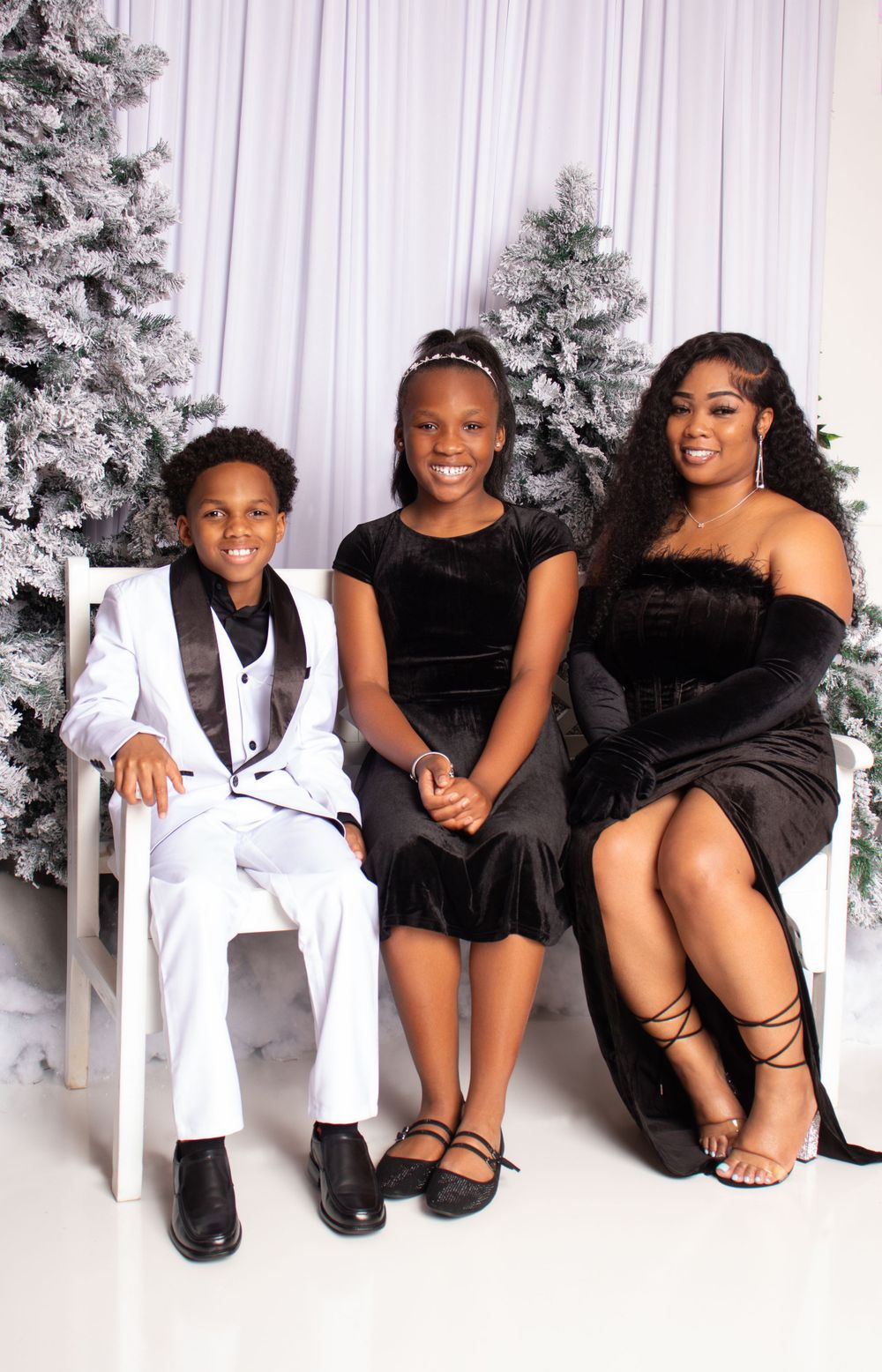 Noni Visuals family photo, Noni Visuals family Christmas photo