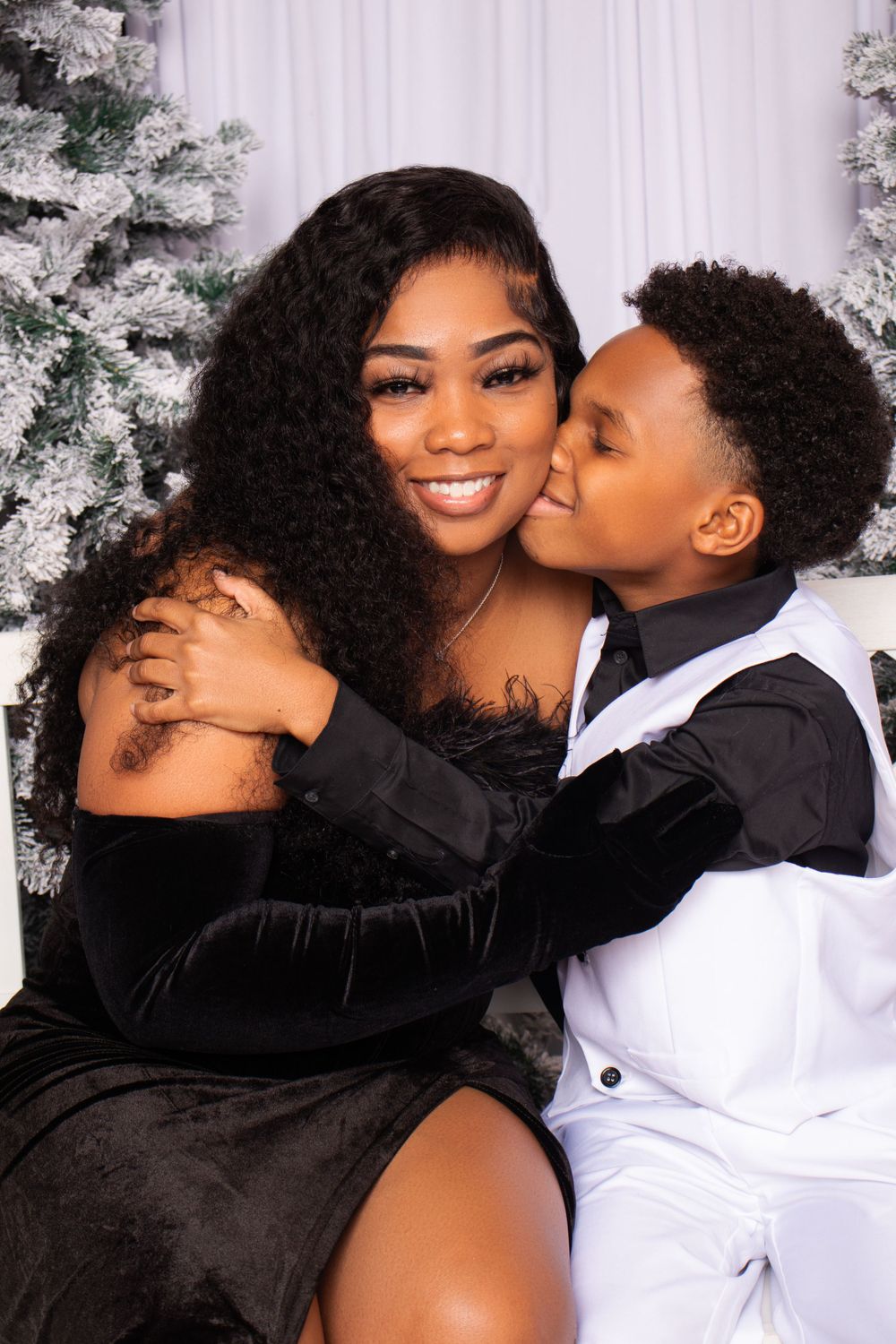 Noni Visuals family photo, Noni Visuals family Christmas photo
