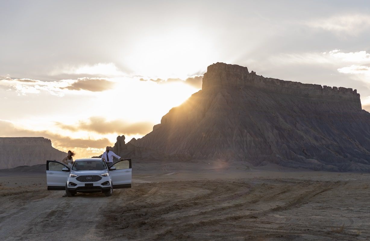 intimate elopement in the badlands with a jeep adventure