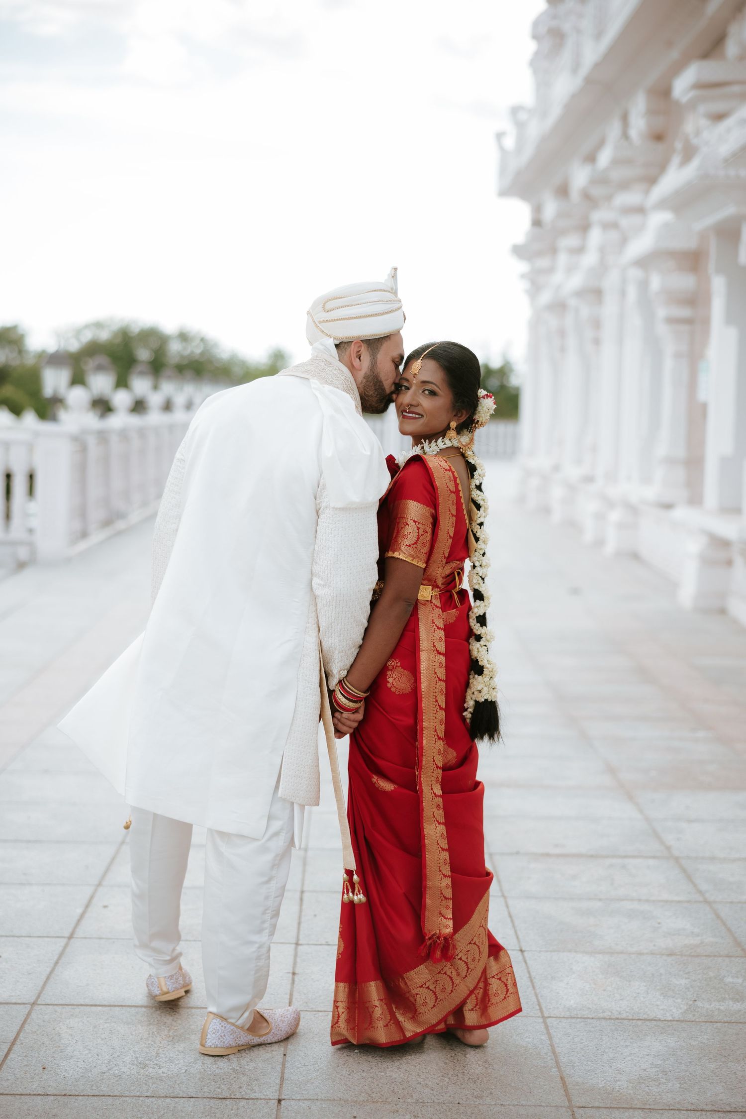 A romantic couple’s portrait on lush green grass at Appleford Estate —perfect lighting, elegance, and emotion in every frame.