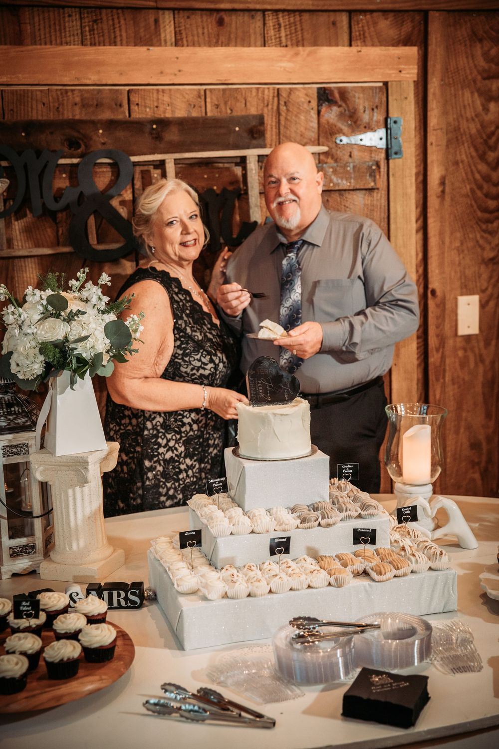 Cake cutting portrait of Bride and Groom in Alabama
