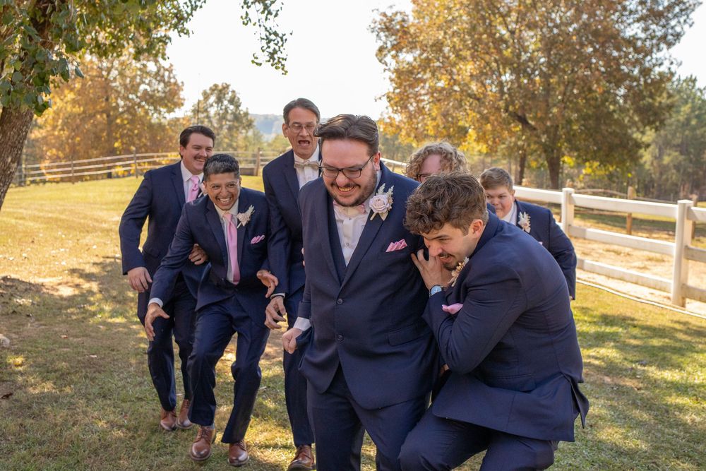 Groom and groomsmen wedding photo