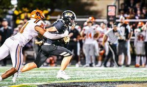 Football, Player breaking through a tackle