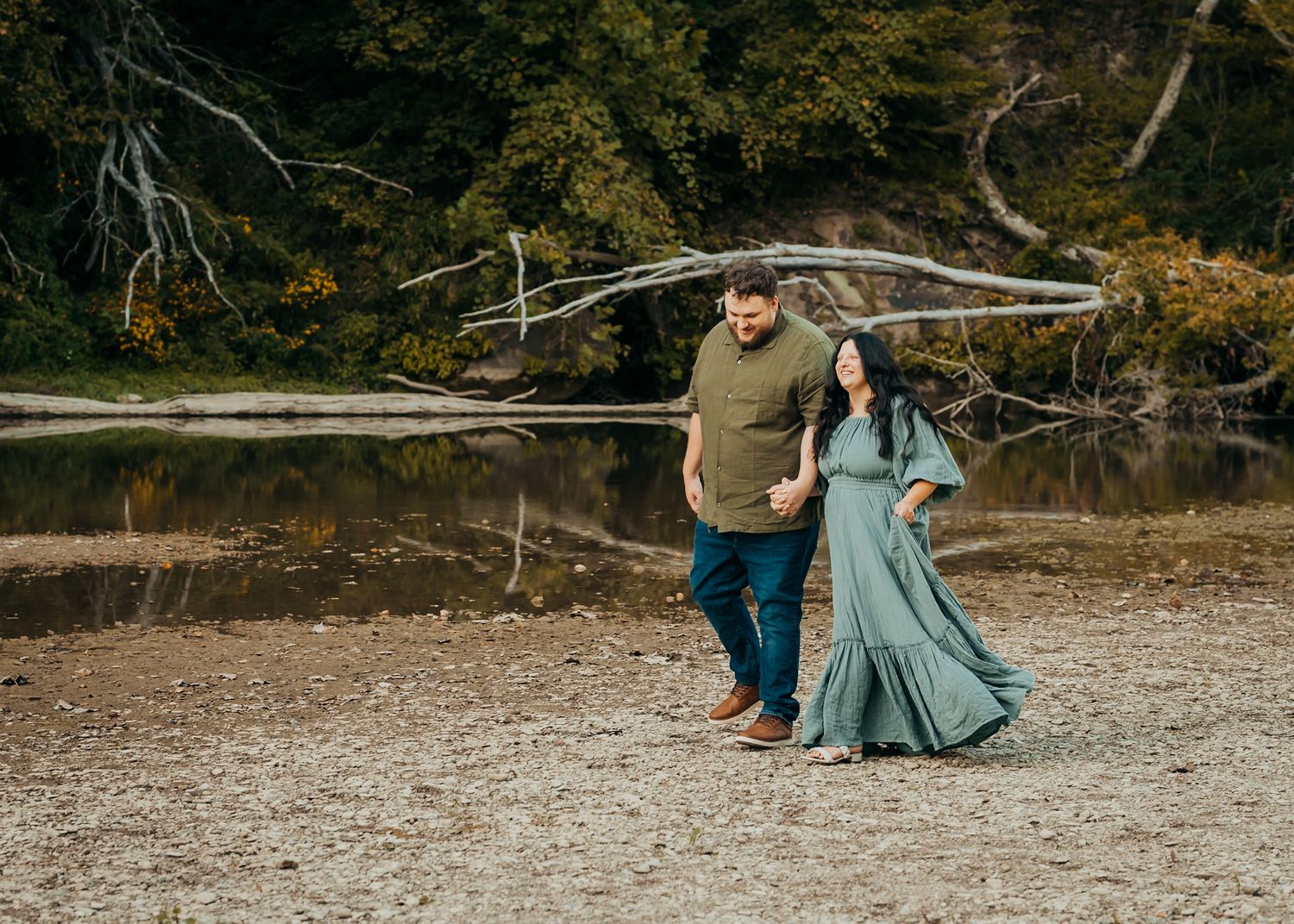 A couple portrait session in the riverbed at Turkey Run State Park