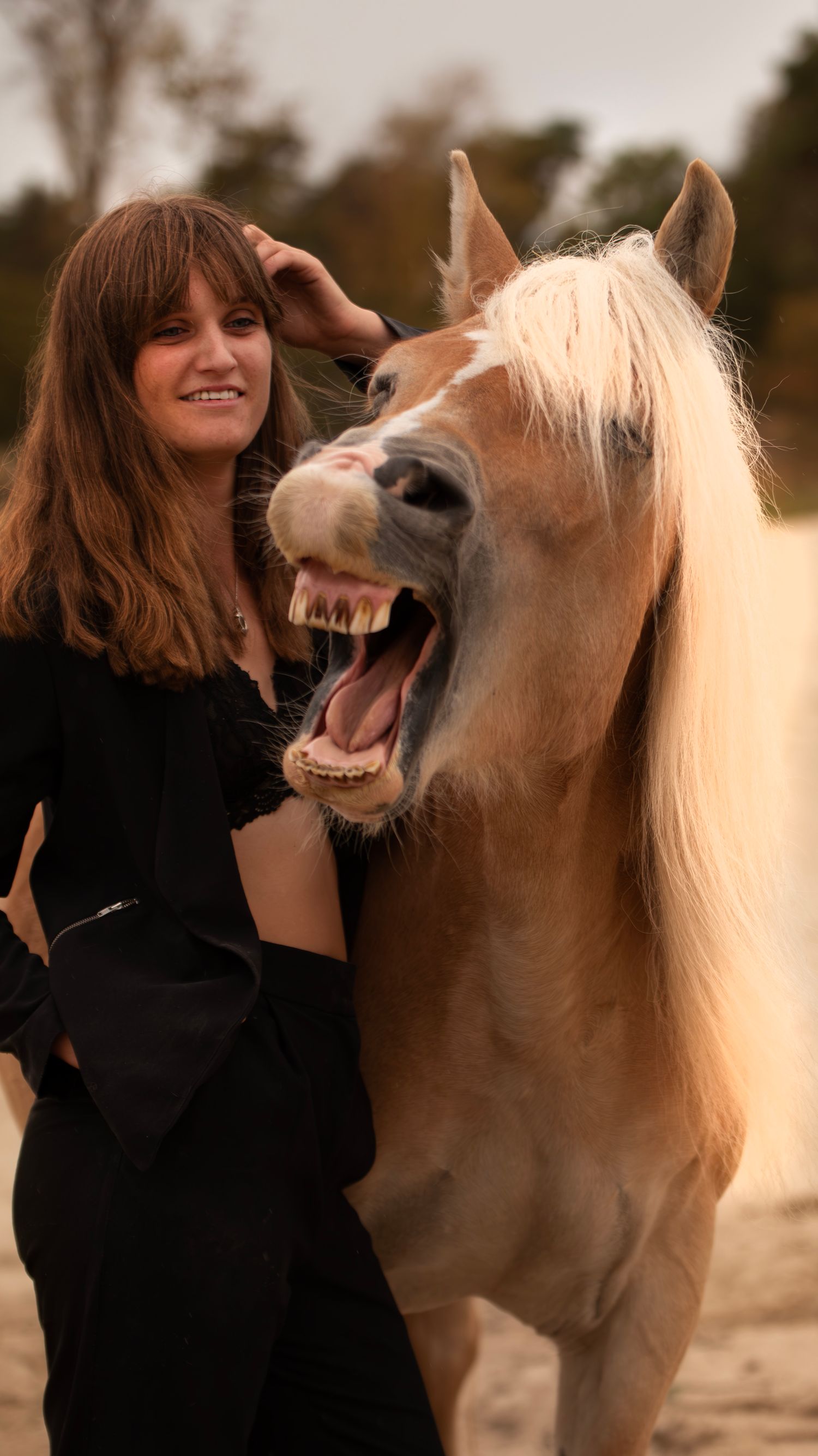 Romantische fotoshoot met paard in Nederlands natuurgebied
