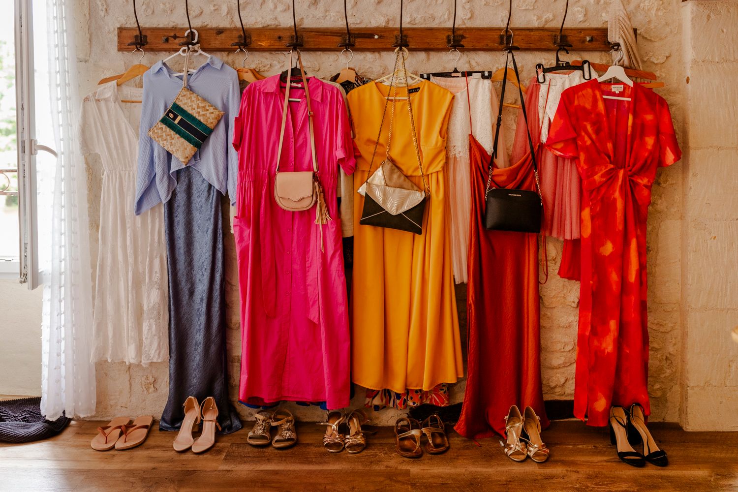 Tenue de mariage colorées des invités