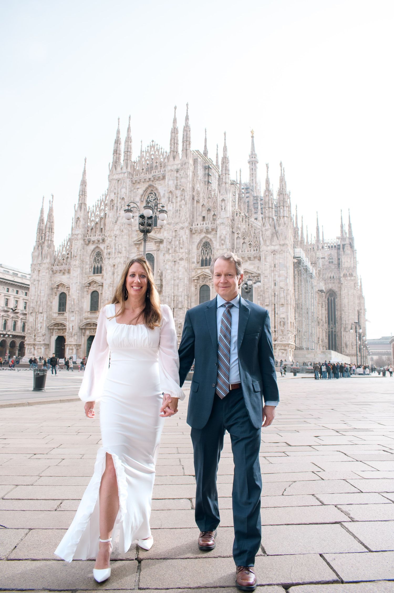 Fotografia di matrimonio e di fidanzamento elegante e spontanea a Milano. Catturate il vostro amore nel vibrante paesaggio cittadino.