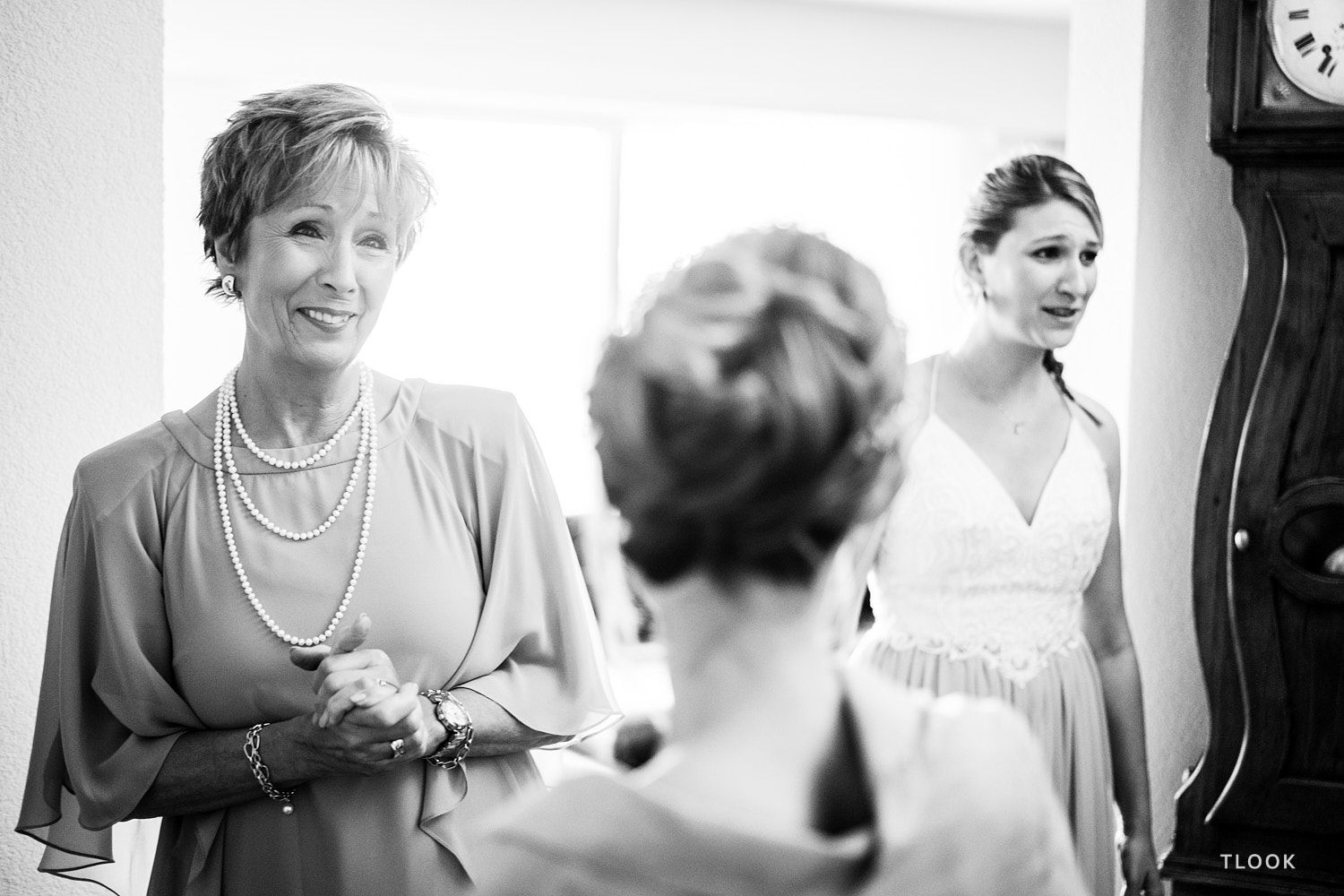 TLOOK photographe de mariage de style documentaire, préparatifs de la mariée