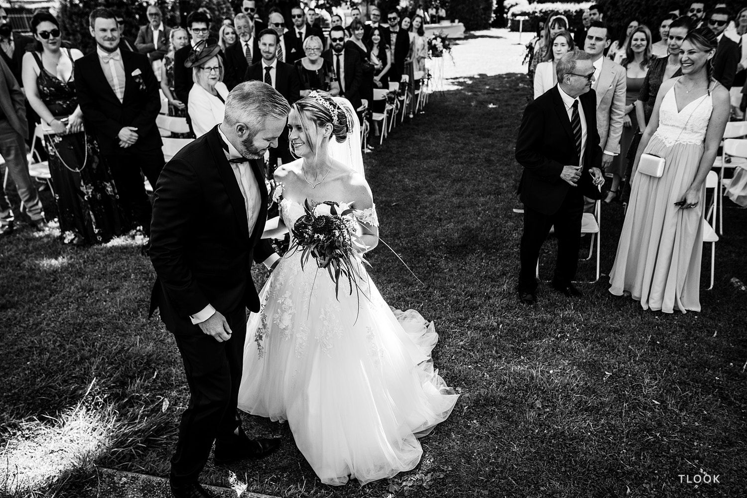 TLOOK photographe de mariage de style documentaire, château de la sarraz lors de la cérémonie