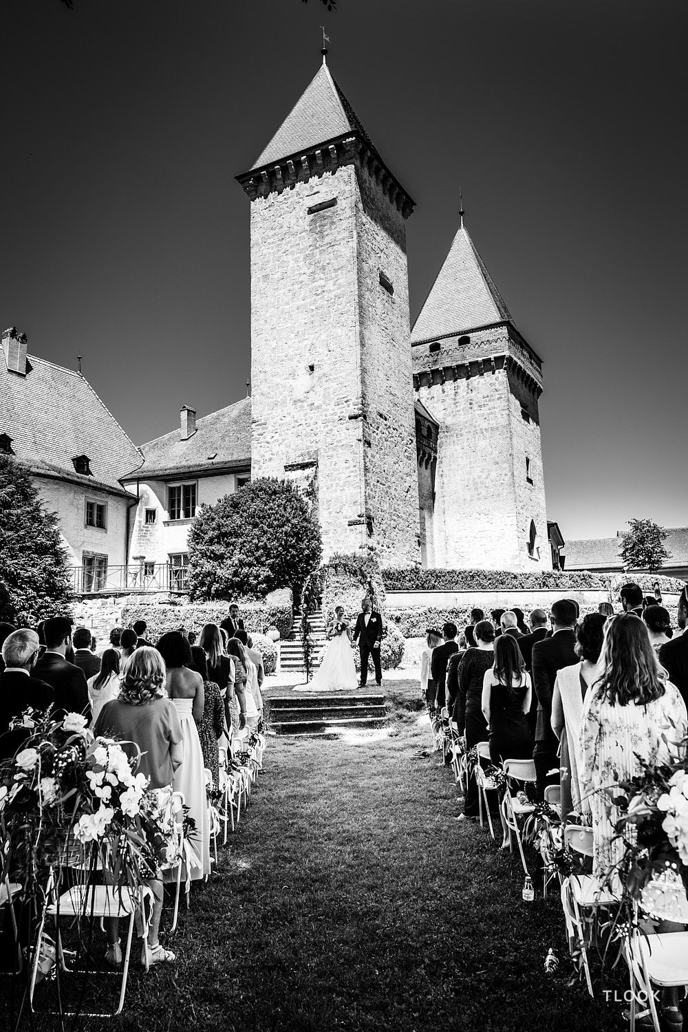 TLOOK photographe de mariage de style documentaire, château de la sarraz lors de la cérémonie