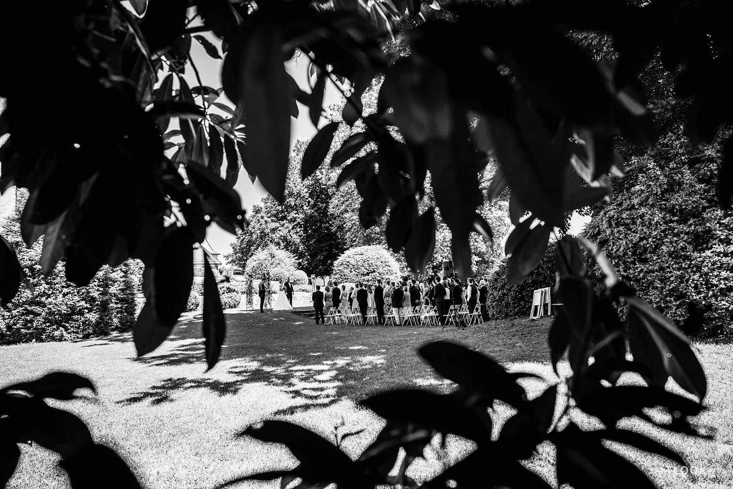TLOOK photographe de mariage de style documentaire, château de la sarraz lors de la cérémonie