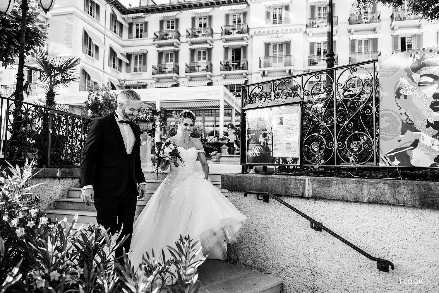 TLOOK photographe de mariage de style documentaire, portrait des mariés au grand hôtel du lac