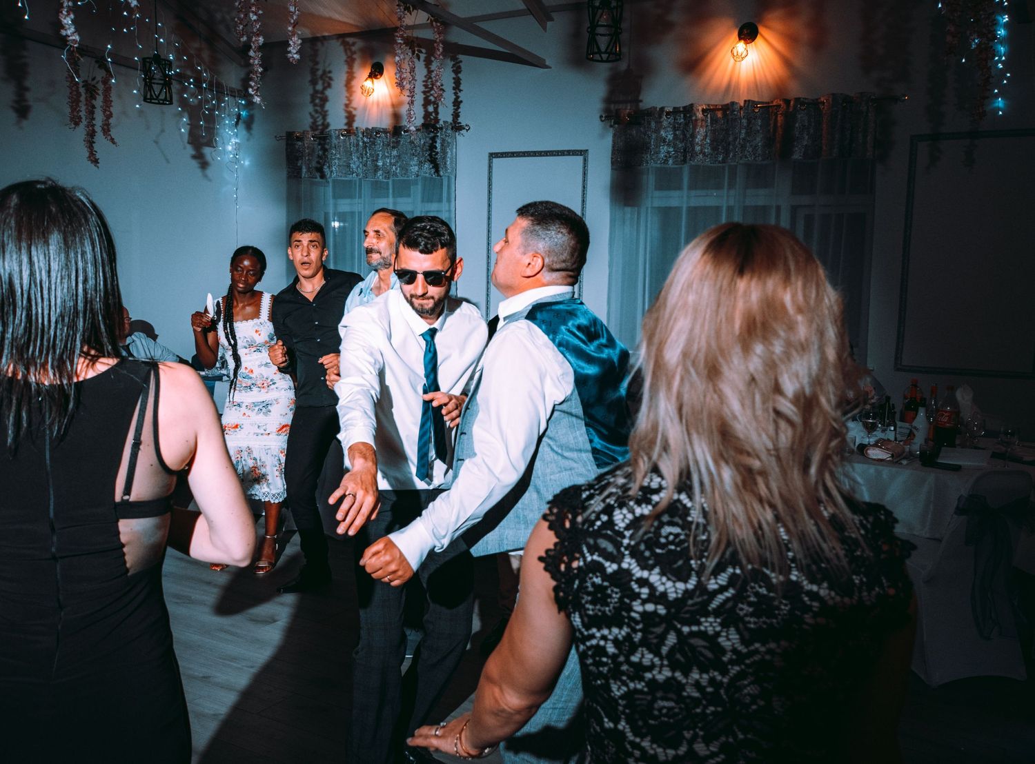 Phoro Studio by Cosmin Iftode. Fotografie petrecere majorat sau aniversari. Fotograf Profesionist București si România. Album foto