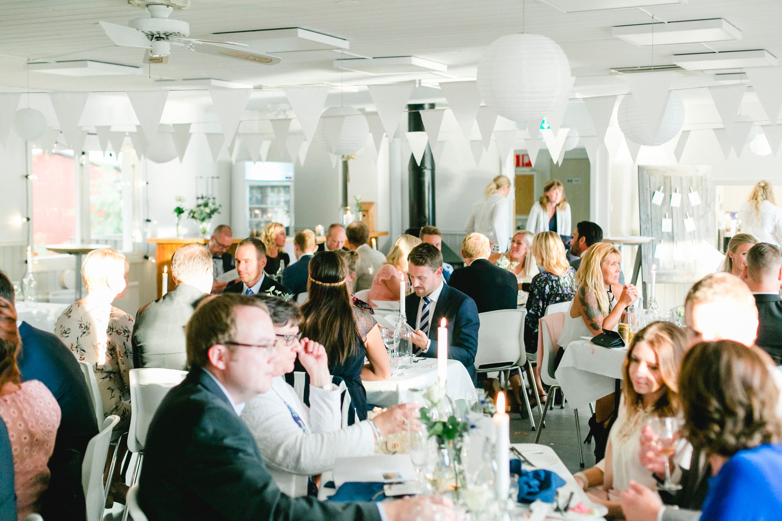 Bröllop i Västerås mellan Carolin och Johan. Steam Hotel. Rytterne kyrka och lilla Rytterne kyrkoruin. Fest på Tidö-Lindö utanför Västerås.