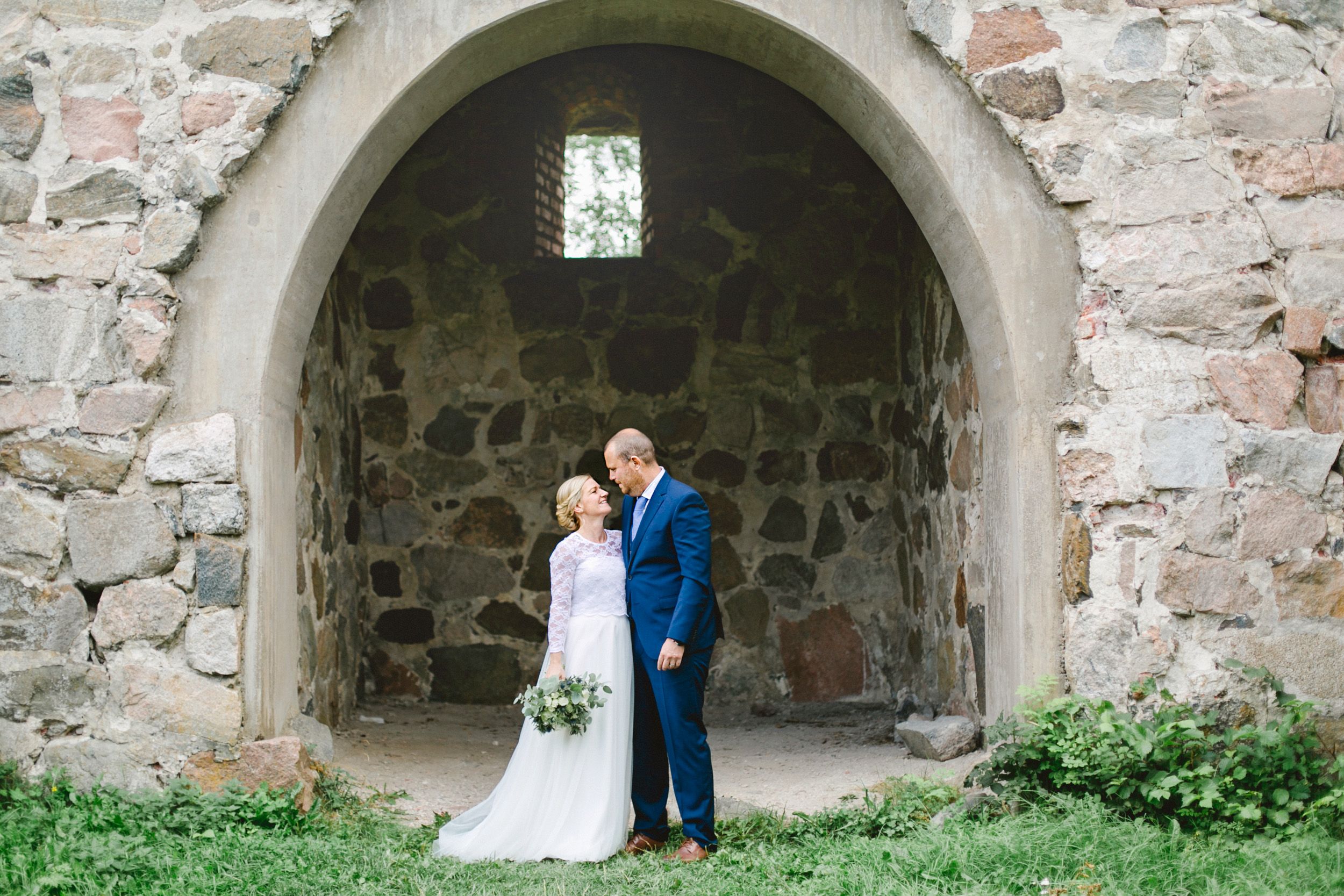 Bröllop i Västerås mellan Carolin och Johan. Steam Hotel. Rytterne kyrka och lilla Rytterne kyrkoruin. Fest på Tidö-Lindö utanför Västerås.