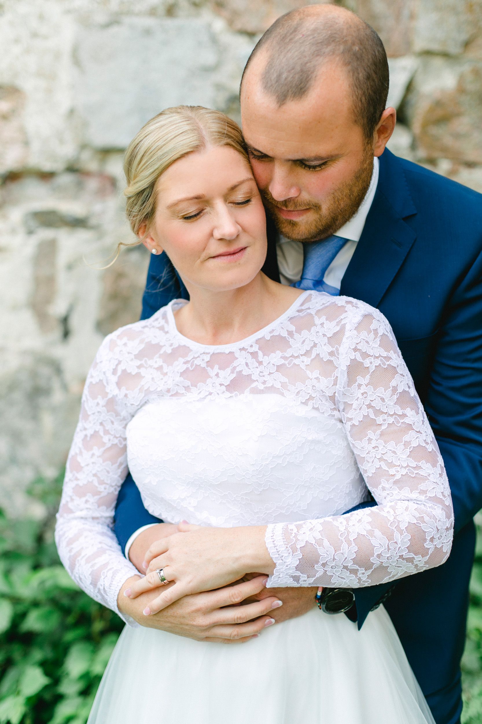Bröllop i Västerås mellan Carolin och Johan. Steam Hotel. Rytterne kyrka och lilla Rytterne kyrkoruin. Fest på Tidö-Lindö utanför Västerås.