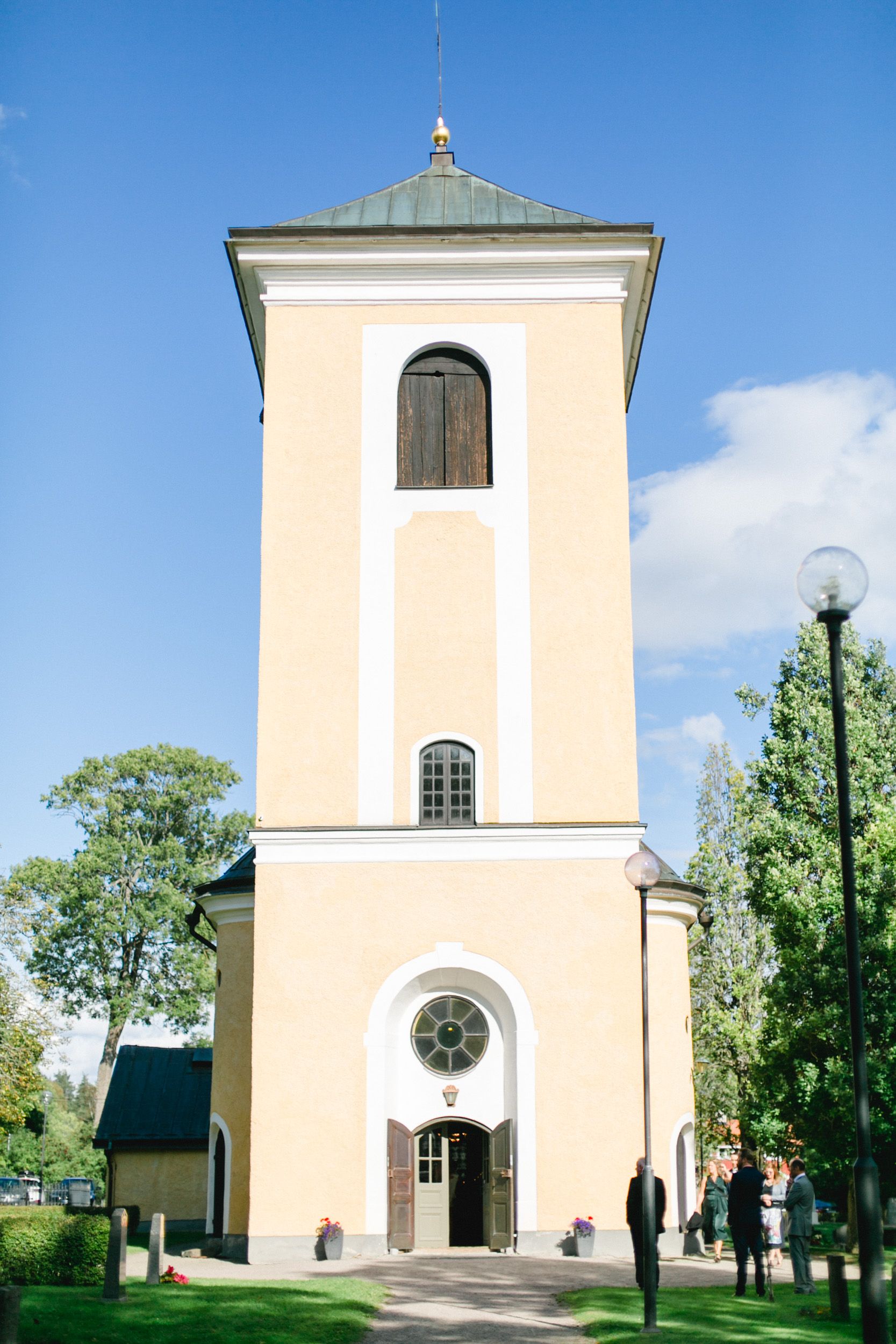Bröllop i Västerås mellan Carolin och Johan. Steam Hotel. Rytterne kyrka och lilla Rytterne kyrkoruin. Fest på Tidö-Lindö utanför Västerås.