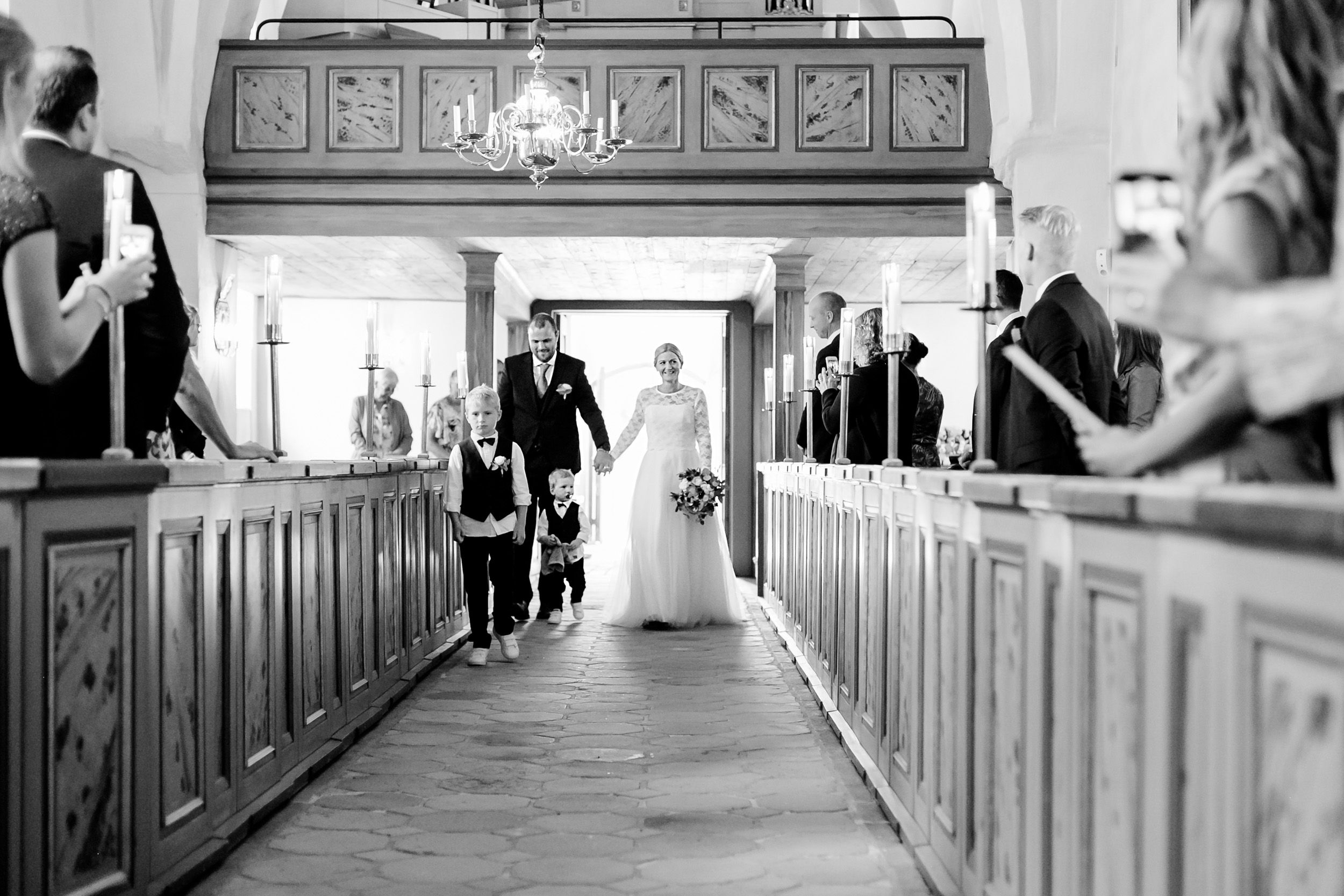 Bröllop i Västerås mellan Carolin och Johan. Steam Hotel. Rytterne kyrka och lilla Rytterne kyrkoruin. Fest på Tidö-Lindö utanför Västerås.