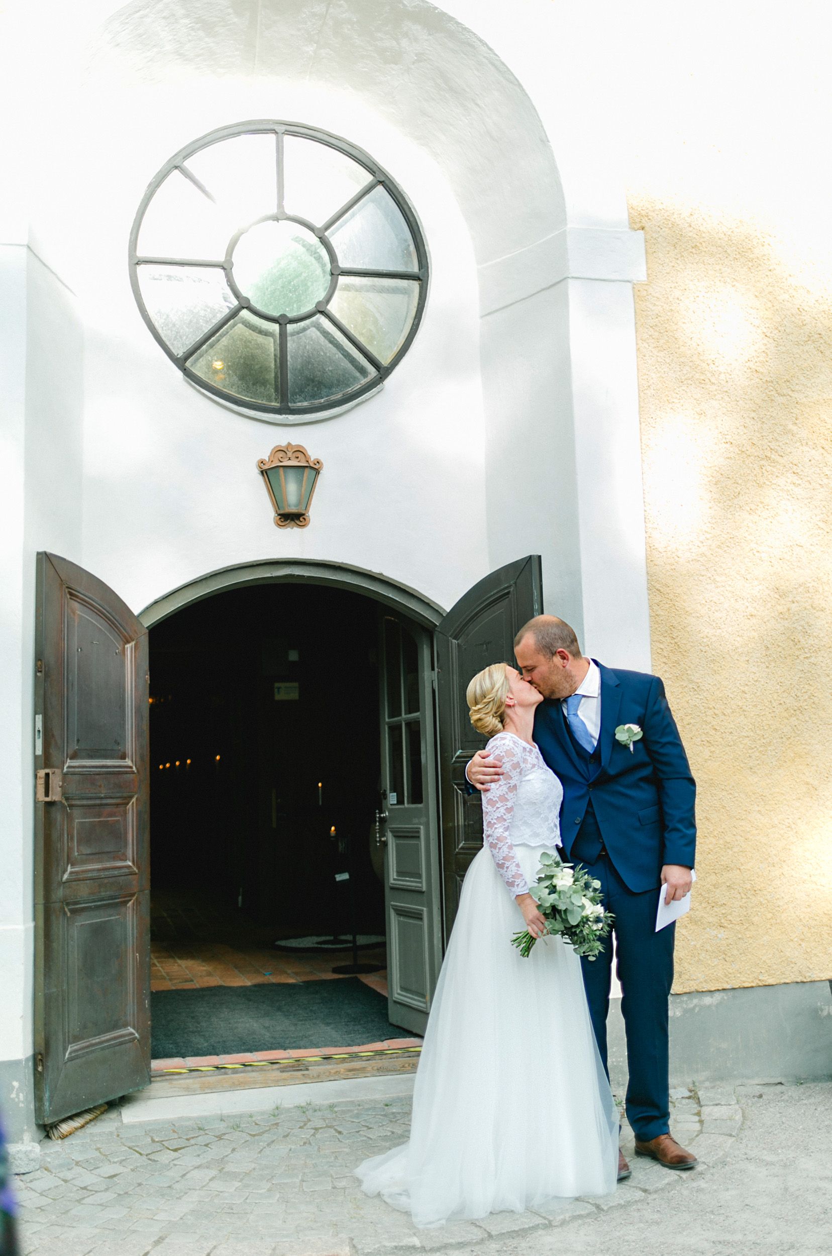 Bröllop i Västerås mellan Carolin och Johan. Steam Hotel. Rytterne kyrka och lilla Rytterne kyrkoruin. Fest på Tidö-Lindö utanför Västerås.