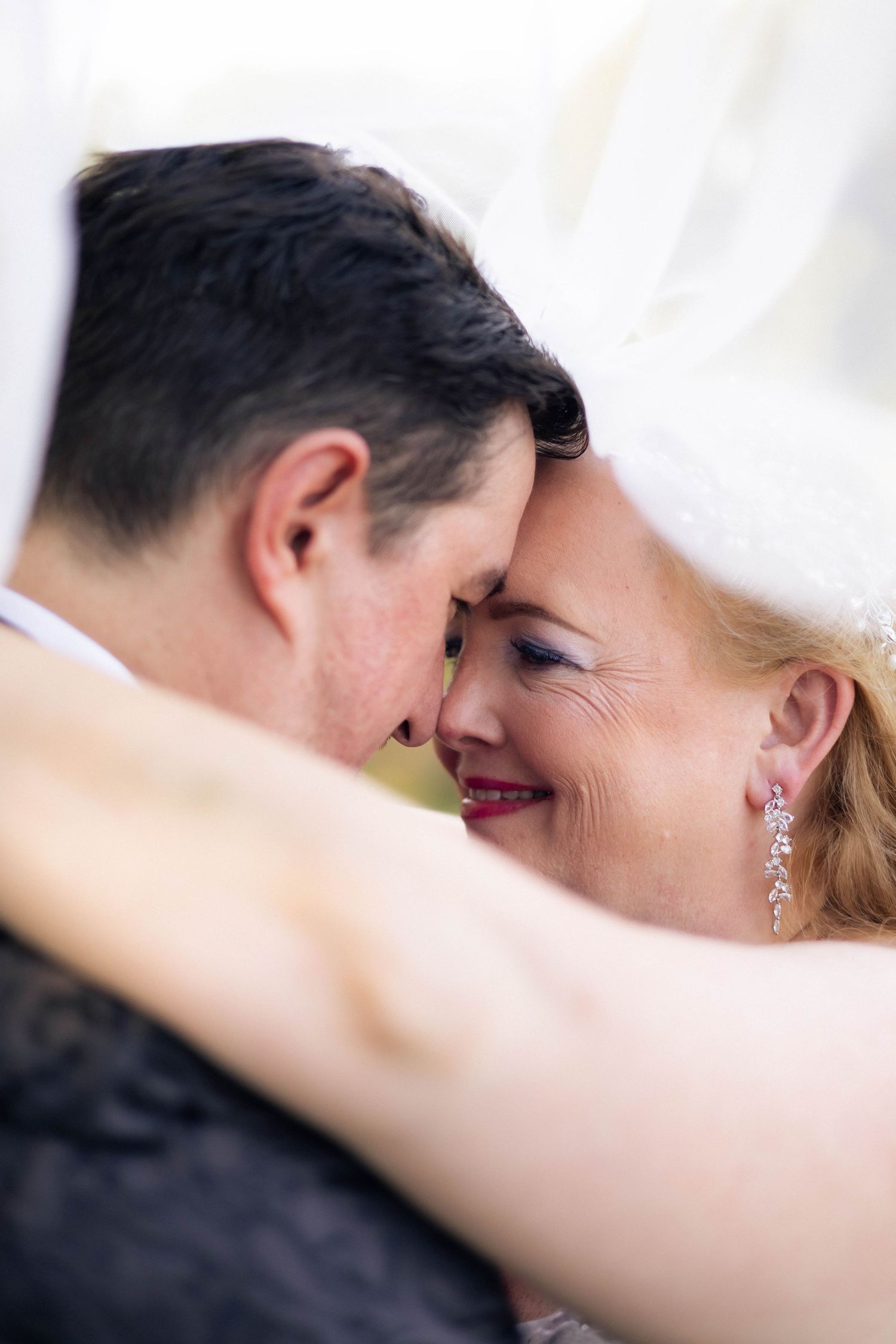 Bride and groom golden hour, lakeside, outdoor portraits in Chatham, Illinois