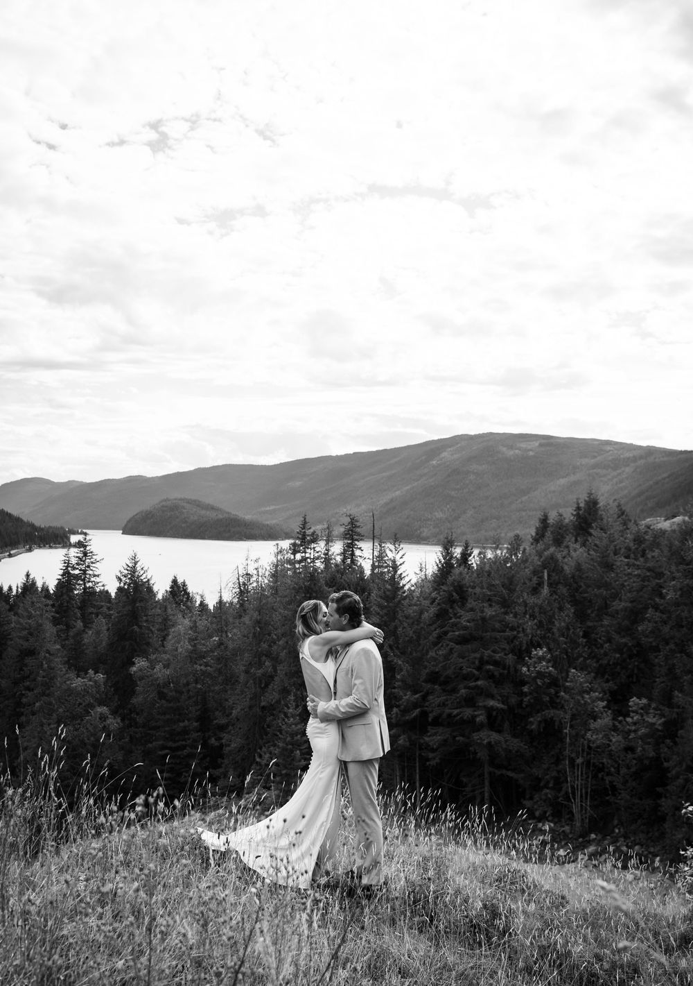 Kayleigh Seibel Photography - Salmon Arm BC - Small Wedding on the Shuswap Lake