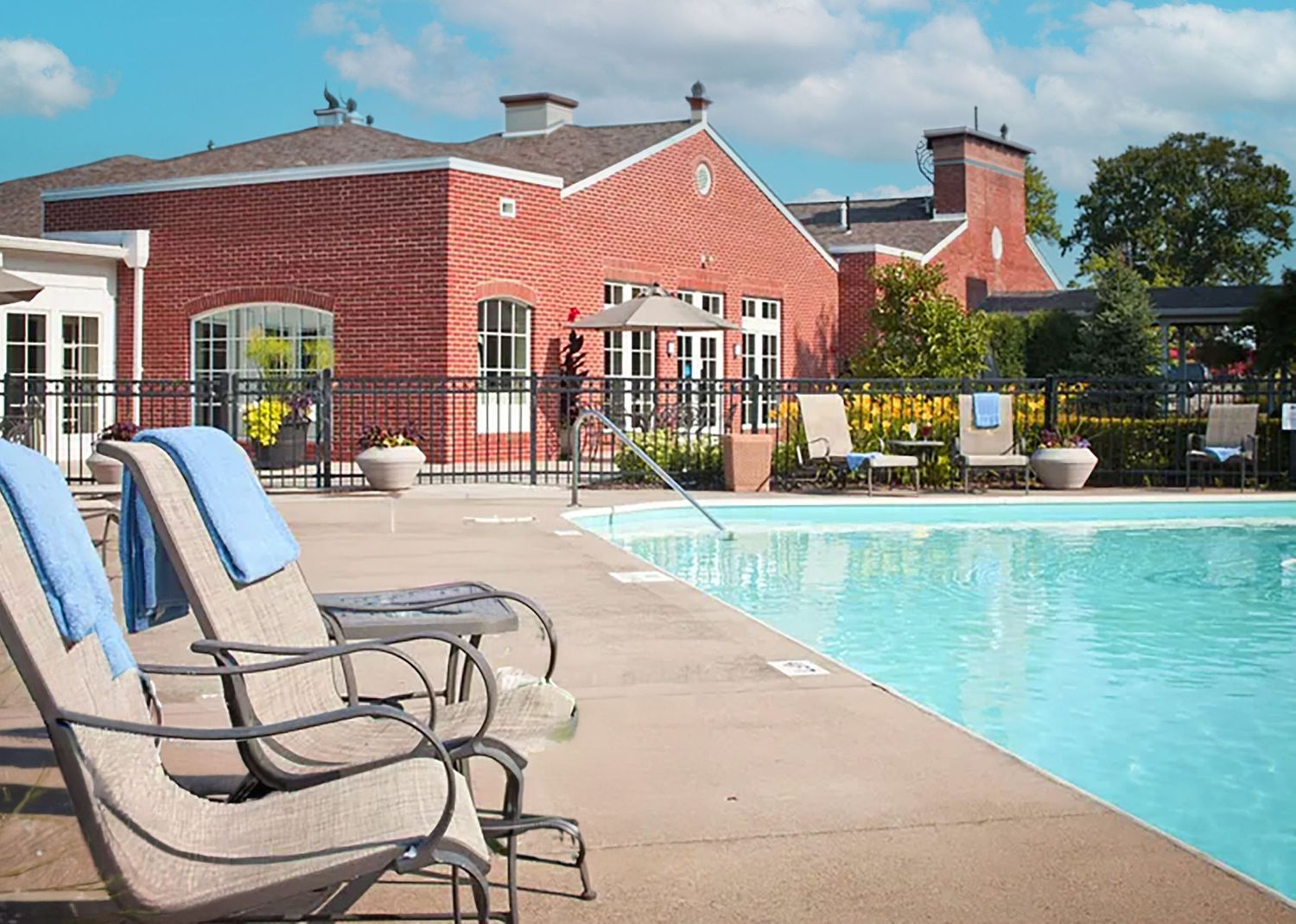 Nationwide Conference Center Wedding swimming pool