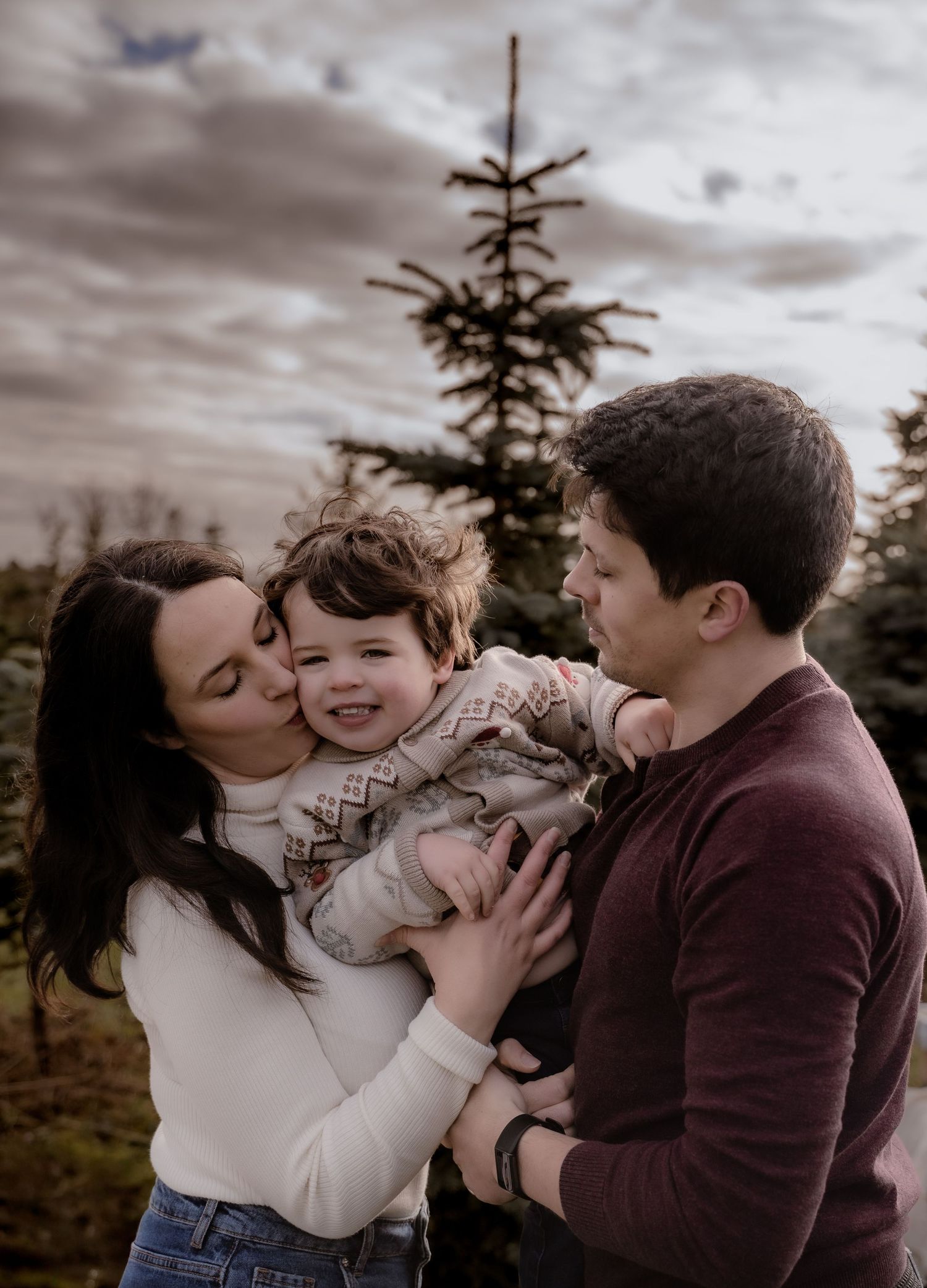 Storytelling family photography with a soft, nostalgic tone