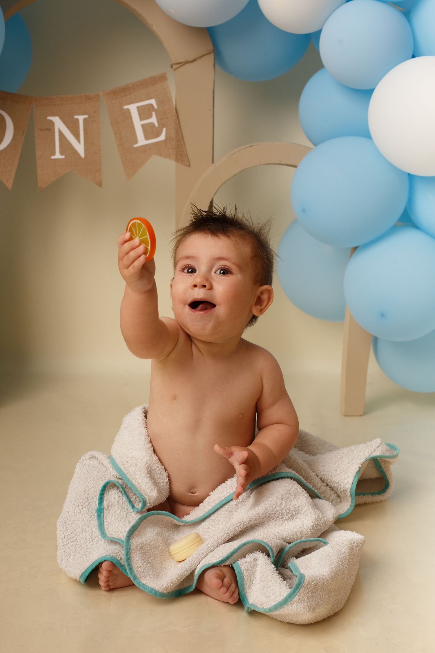 SMASH CAKE, FOTOS DE CUMPLEAÑOS, CUMPLEAÑOS NIÑOS, ESTUDIO DE FOTOS EN MADRID, SMASH THE CAKE PHOTOGRAPHY, PRIMER AÑITO, YA CUMPLE UNO, BEBÉ