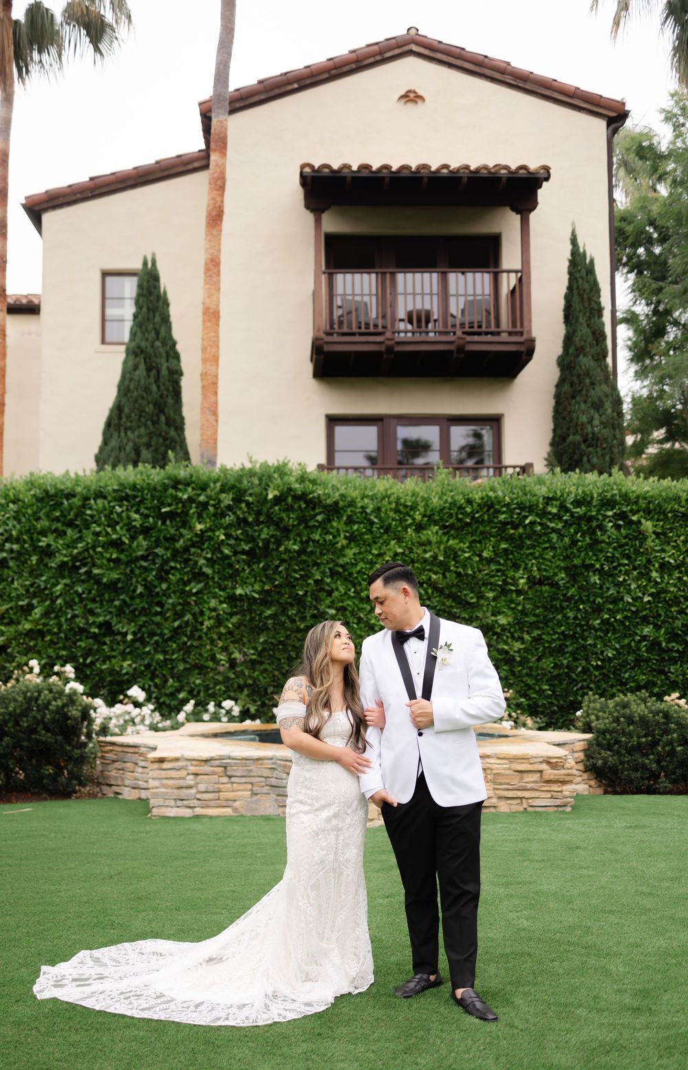 Couples photos at Estancia La Jolla hotel & Spa