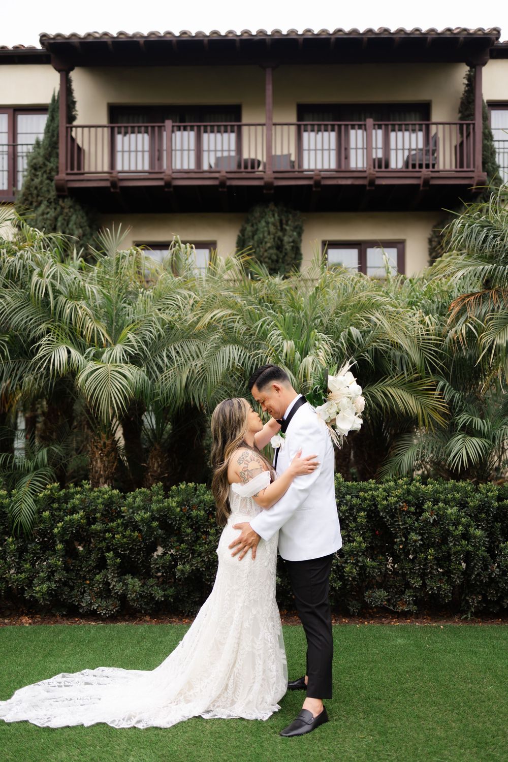 Couples photos at Estancia La Jolla hotel & Spa