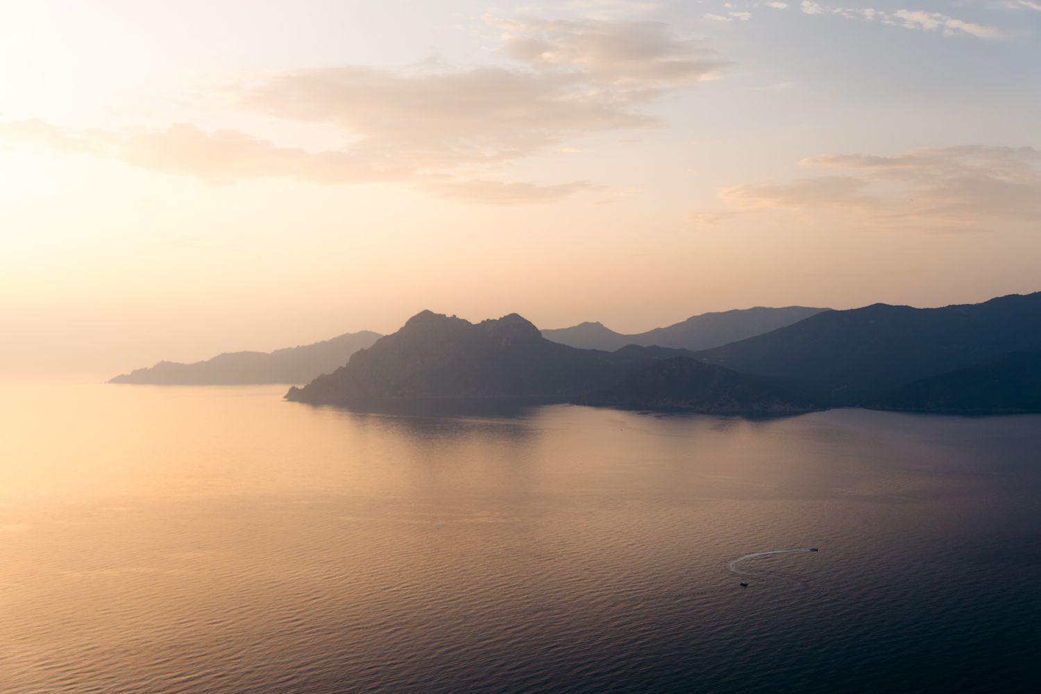 coucher de soleil depuis les falaises des calanques de piana proche de porto