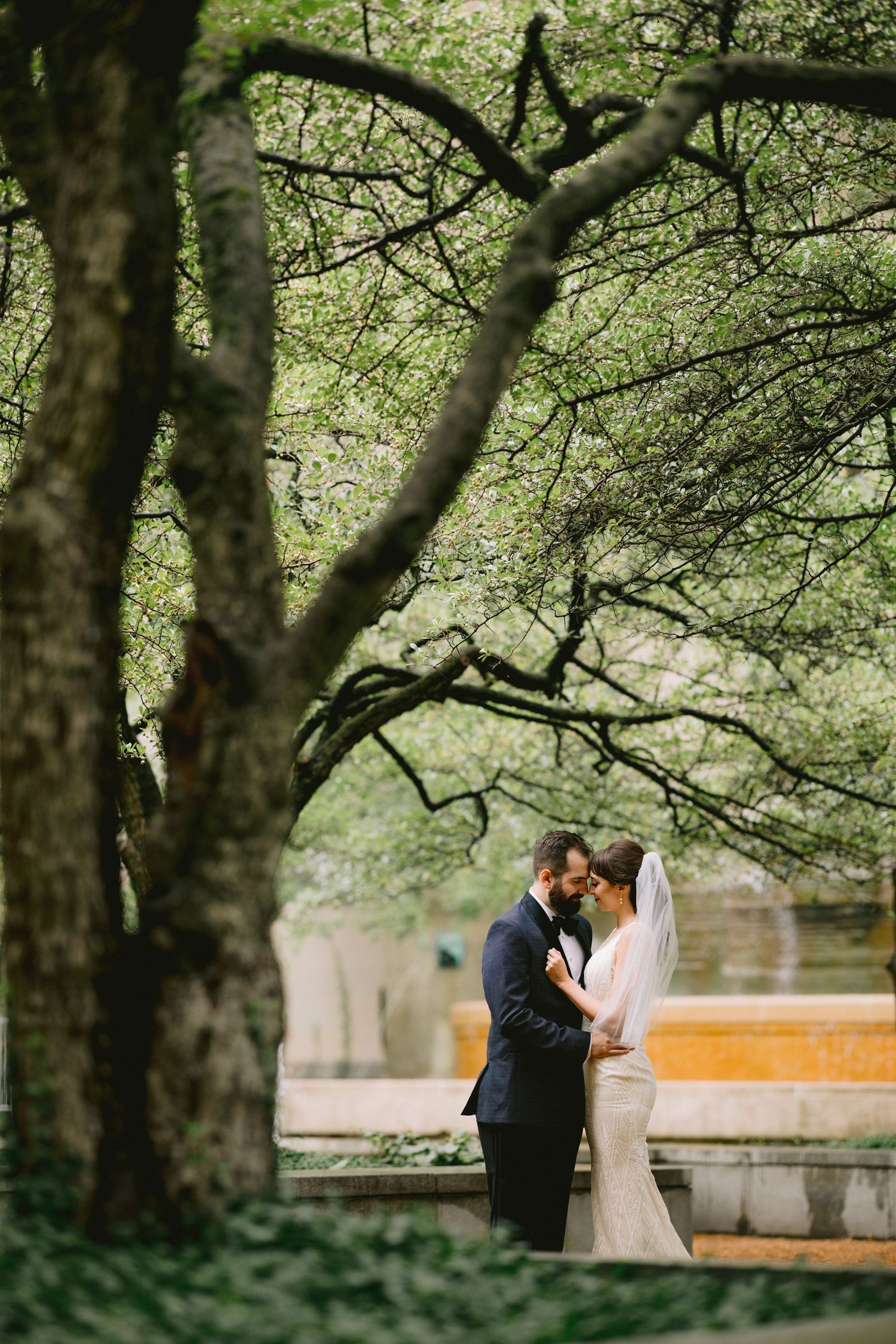 Romantic Bride & Groom Portrait | Art Institute of Chicago | Chicago Wedding Photographer