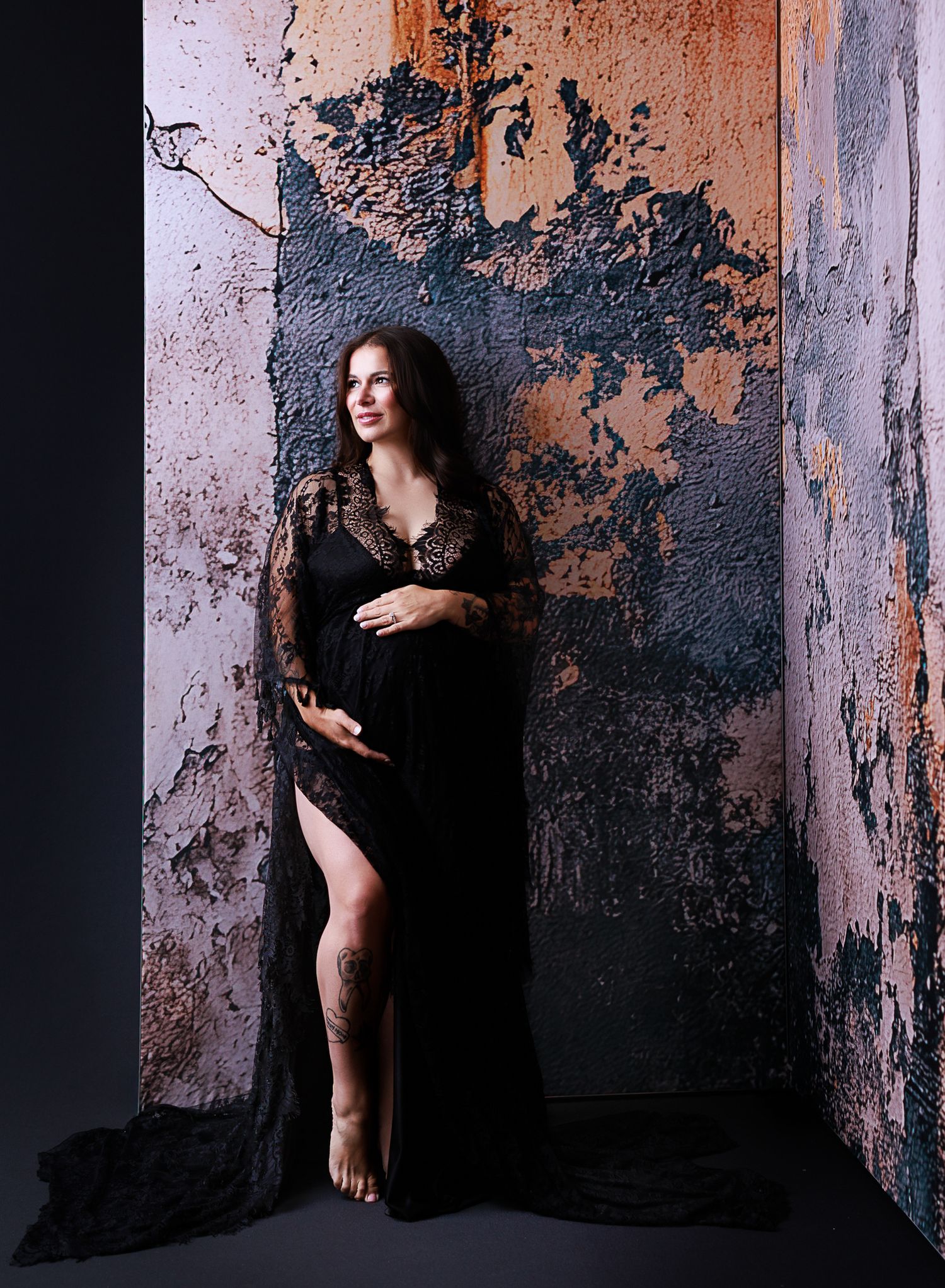 A fine art style maternity indoor photoshoot