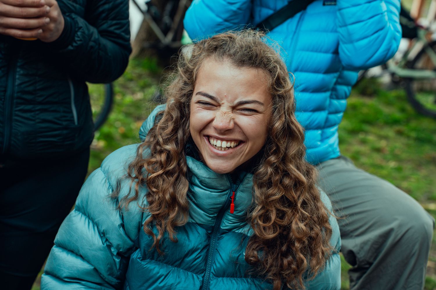 photo de bikepackeuse heureuse