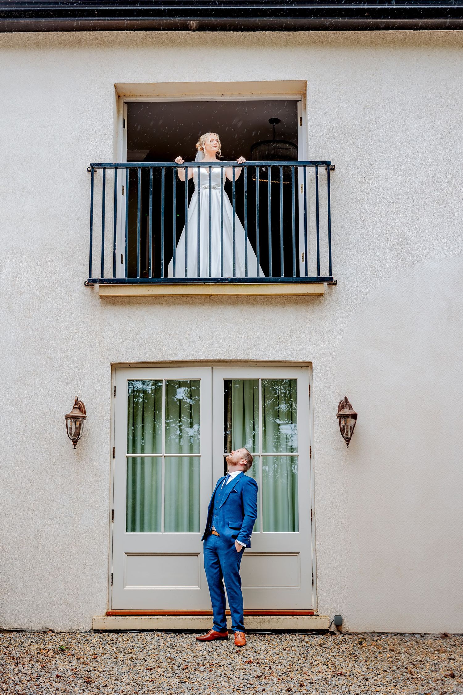 Relaxed couple photos before the wedding ceremony.