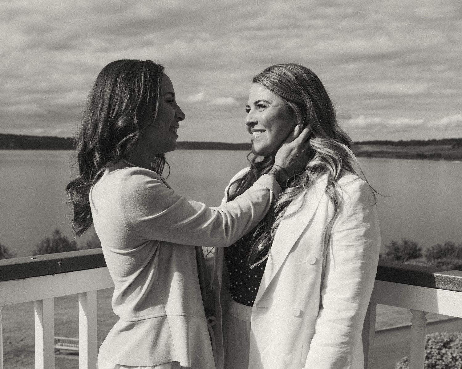 Couples engagement photographer
Seattle Tacoma Steilacoom photoshoot
Elopement, wedding
Black and white