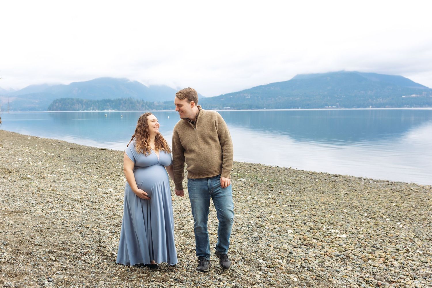 Tacoma WA artist & family photographer: maternity, couples & lifestyle photography. Capturing natural moments and PNW adventure, Washington