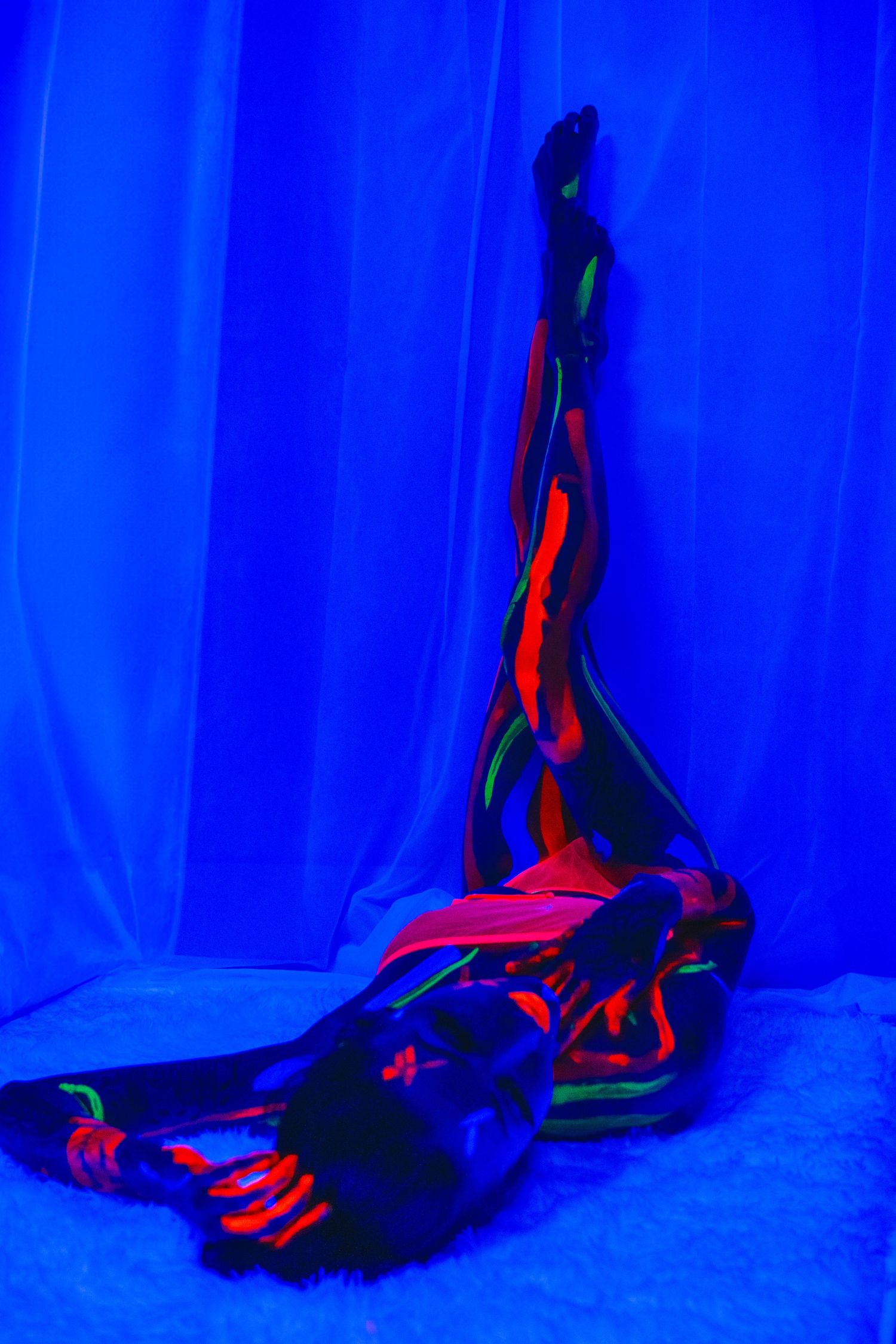 Florida boudoir session with black light and paint details.