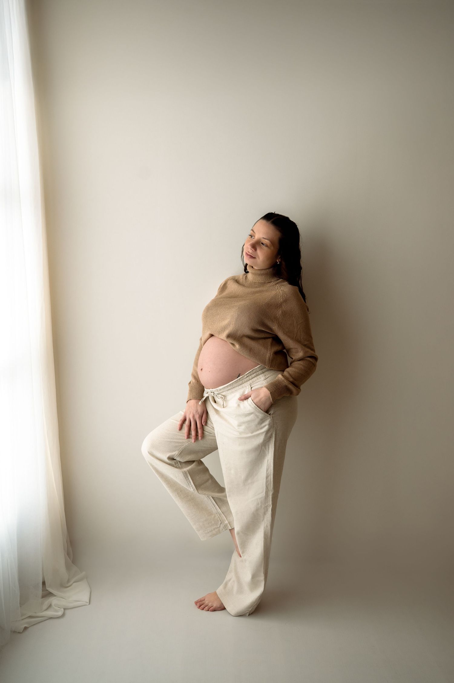 Séance photo grossesse bohème et cocooning en studio proche de Beauvais - Mathilde Verduyn