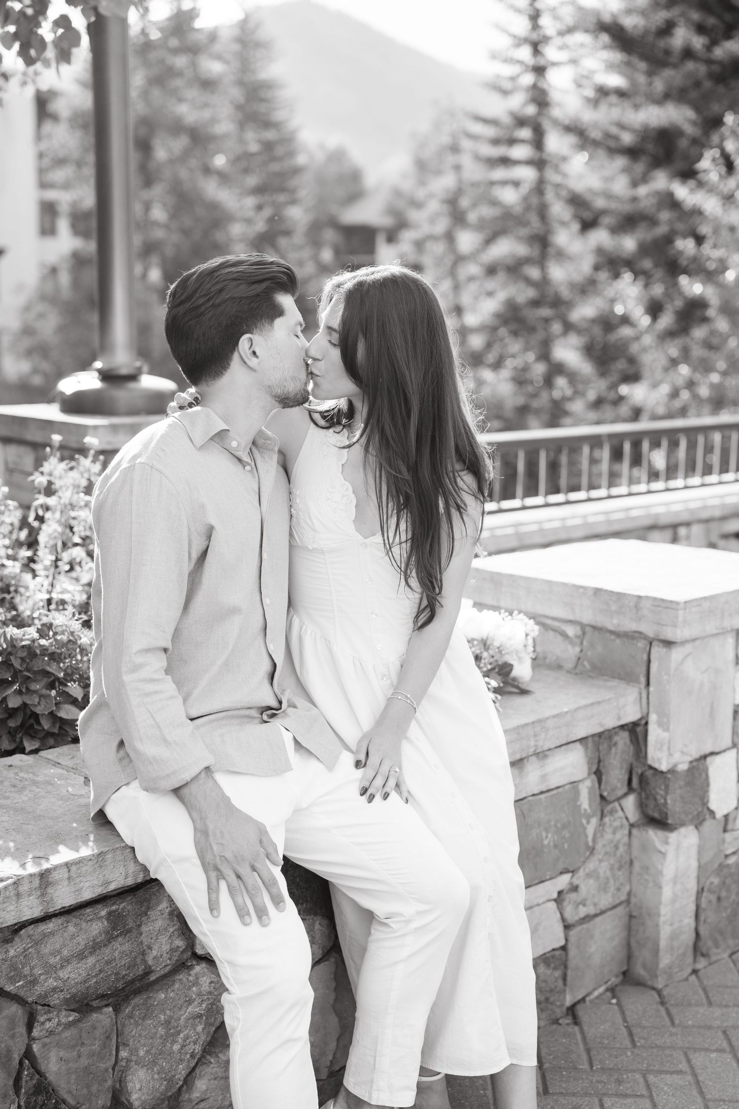 guy and girl kissing in black and white
