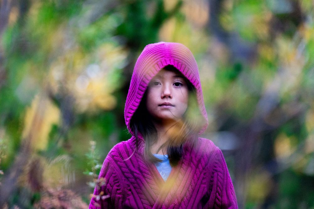 Childrens portrait in the mountains of Colorado near a lake. Family photos and outdoor adventure photographer Colorado, Utah, and beyond.