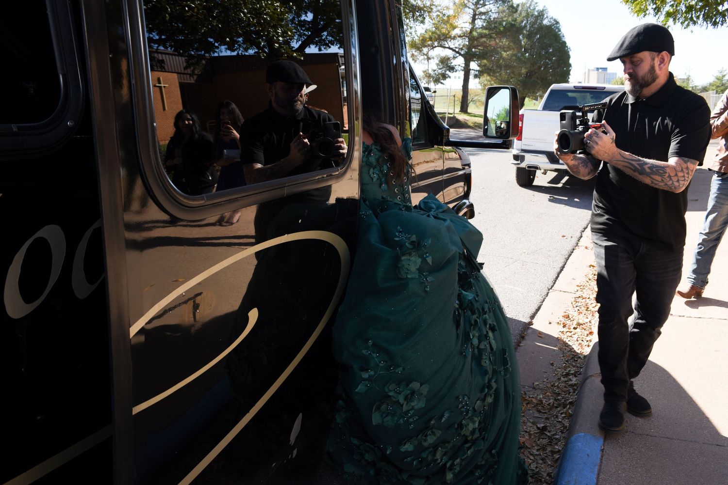 Fotolilly Photography documenting a quinceañera court of honor during the event