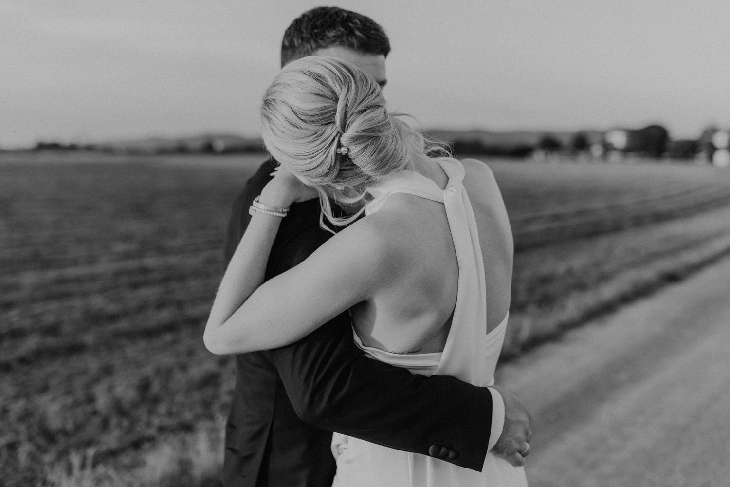 Schwarzweißbild eines Paarshootings einer Hochzeit