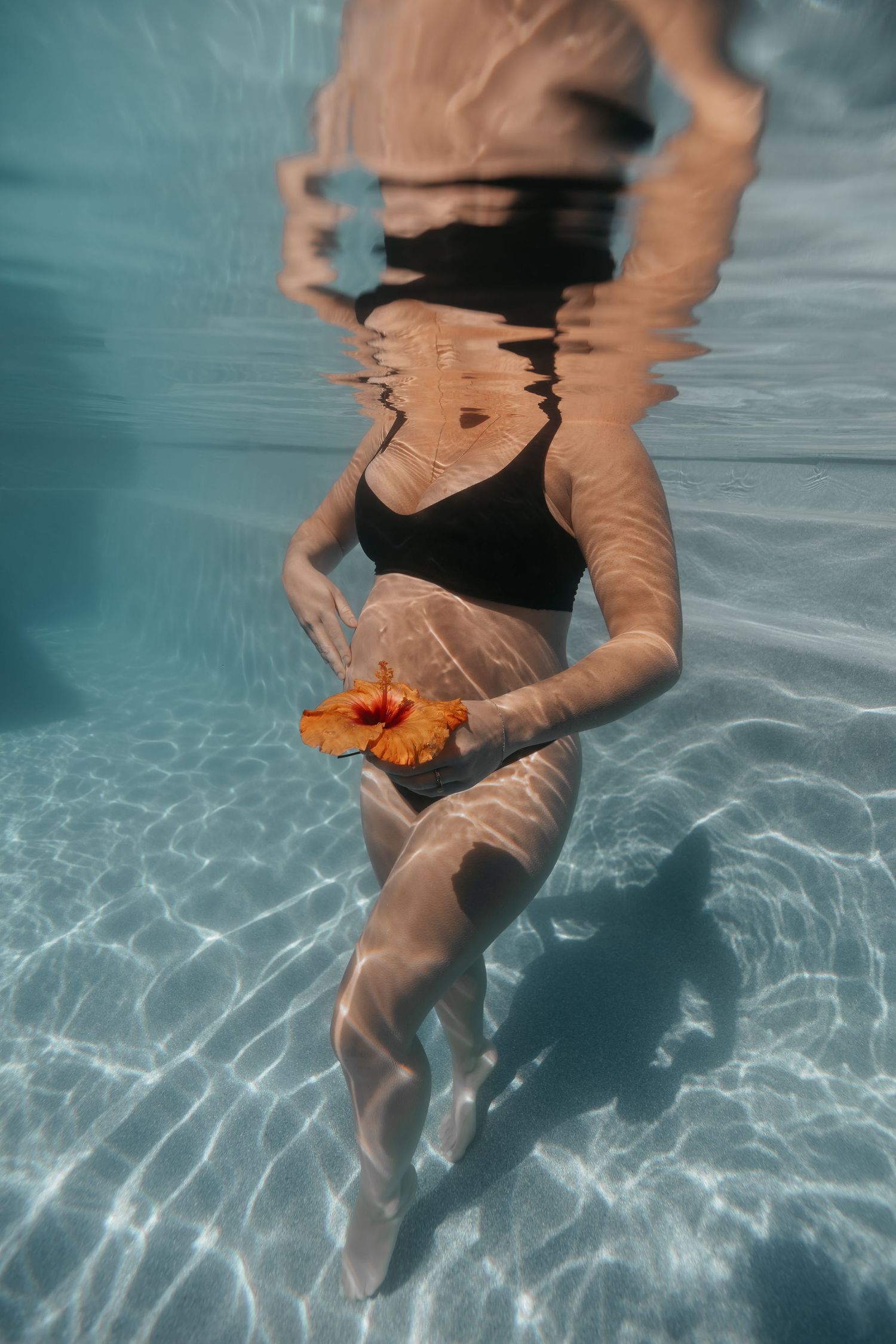 Under water, maternity, Sunshine Coast pregnancy, Sunshine Coast water photographer, Sunshine Coast maternity photographer, Sunshine Coast