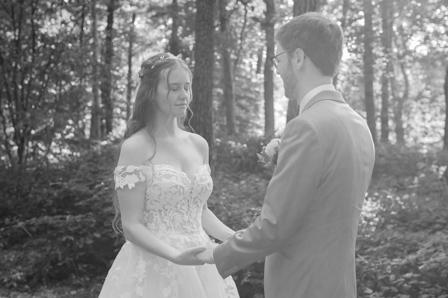 First look van bruidspaar in Amersfoort door de Christelijke trouwfotograaf