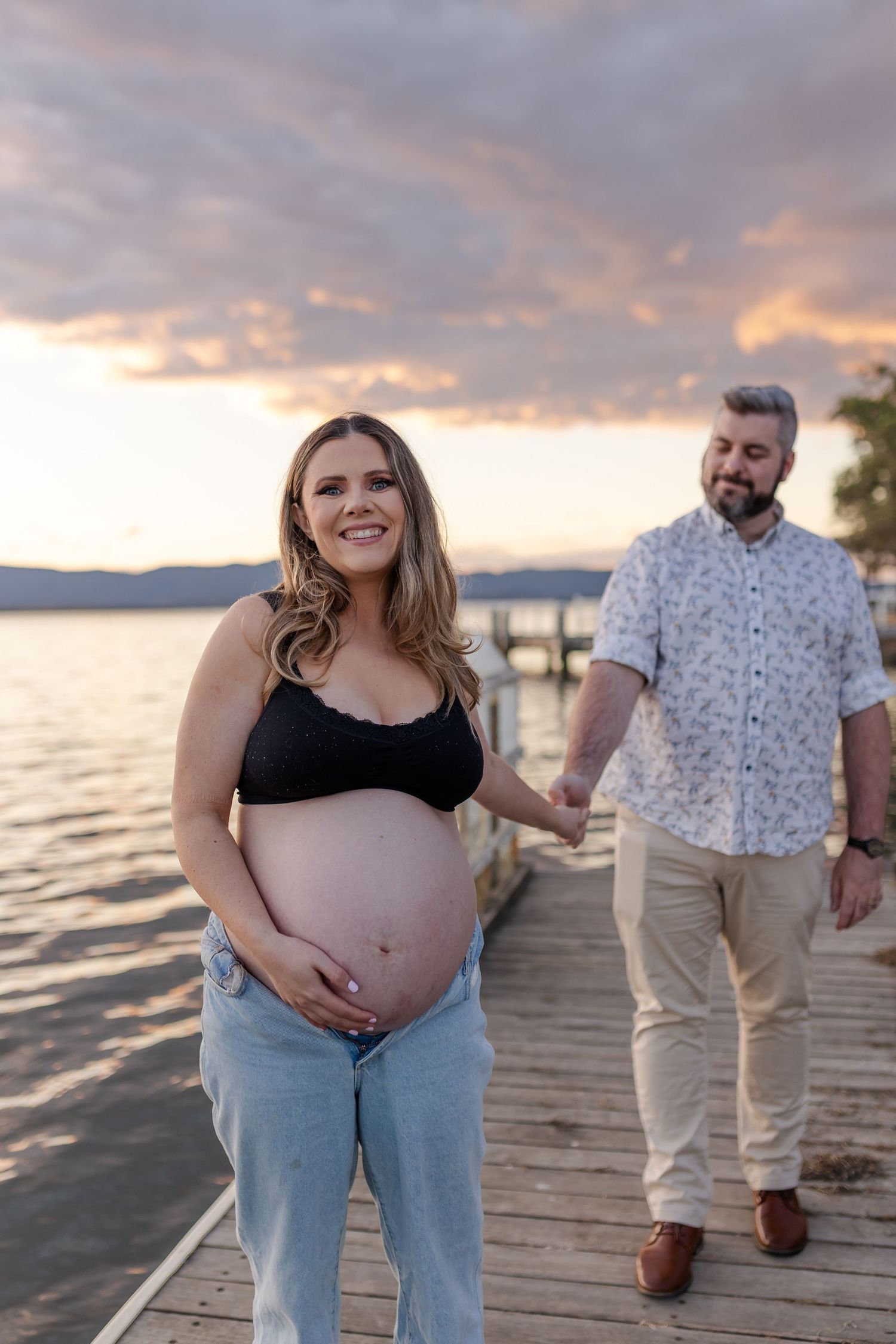 Maternity photos at Lake Illawarra photographed in warm autumn tones