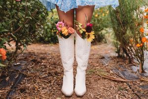 high school senior girl, senior portrait, flowers, boots, festus Missouri