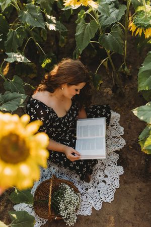 senior girl bible sunflowers sitting on blanket